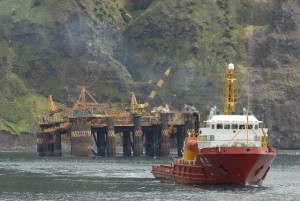 A modern version of similar problems occurred when the runaway rig A Turtle grounded on the South Atlantic island of Tristan da Cuhna and was later sunk in deep water.